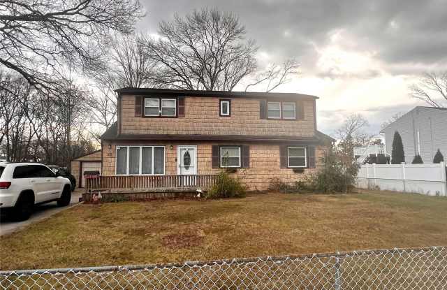 20 W Belmont Street - 20 West Belmont Street, Baywood, NY 11706