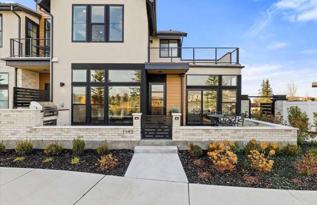 Waterfront End-Unit | 3 Bed | 3 Bath | 2,189 Sq. Ft. | Gated Community | Luxury Lake Living photos photos