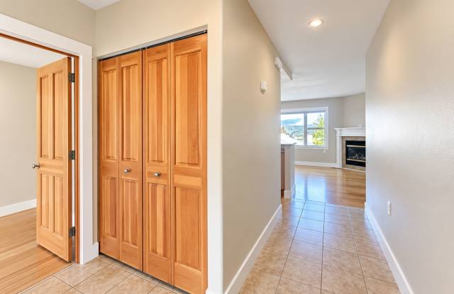 913 Plum Ridge Dr Gallery 3