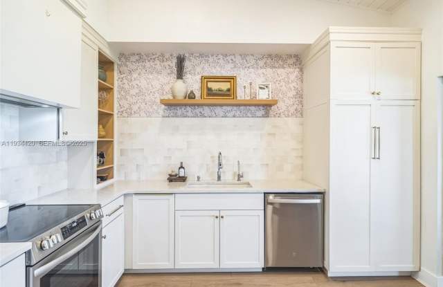 3207 S Lakeview Cir photos photos