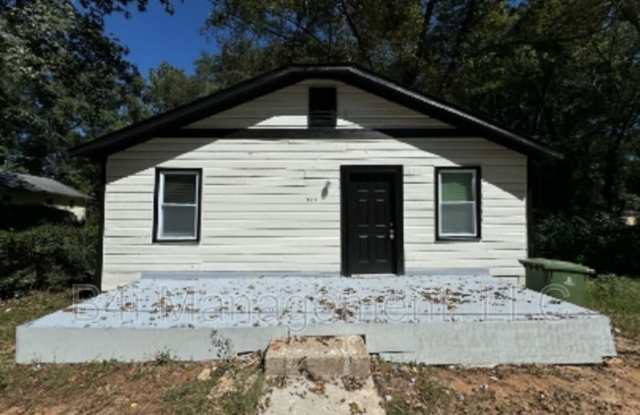823 Hallyburton Street - 823 Hallyburton Street, Griffin, GA 30223