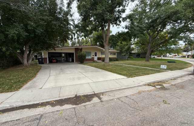 Beautiful 3 Bed 2 Bath Home w/ Attached 2 Car Garage in Nice Quiet Neighborhood photos photos