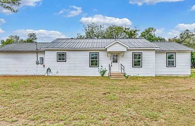 Cute Remodeled 3 Bedroom 2 Bathroom Home - 200 South Narcissus Street, Kosse, TX 76653 Cute Remodeled 3 Bedroom 2 Bathroom Home - 200 South Narcissus Street, Kosse, TX 76653