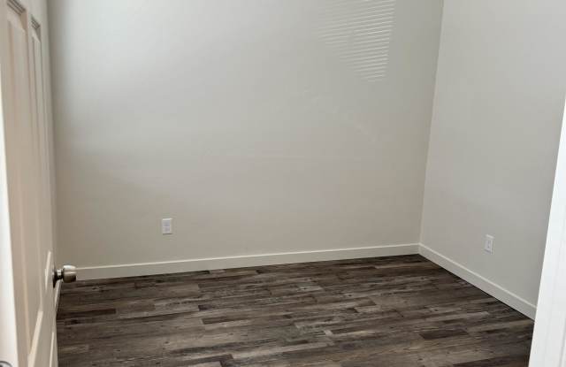309 East Grove Avenue - a Gallery 3