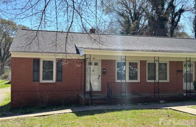 324 E Rhodes Street - 324 East Rhodes Street, Lincolnton, NC 28092