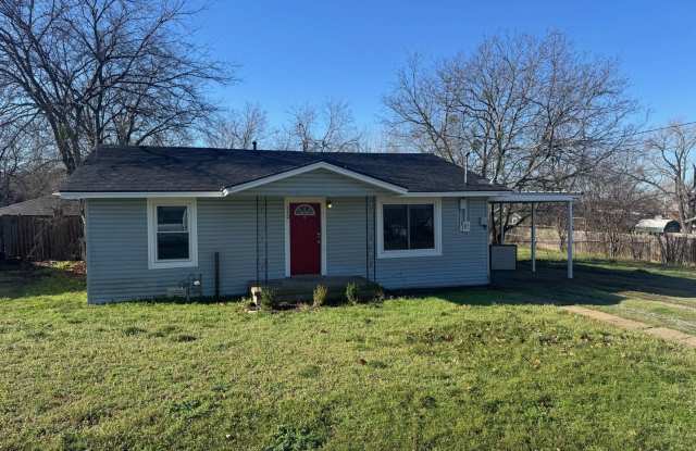 GREAT LEASE PROPERTY IN HOWE! $1,395 3/1 WITH WASHER AND DRYER! photos photos