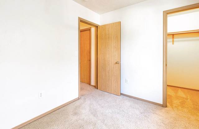 Rare 2 X 1.5 Townhome Availble in October Gallery 2