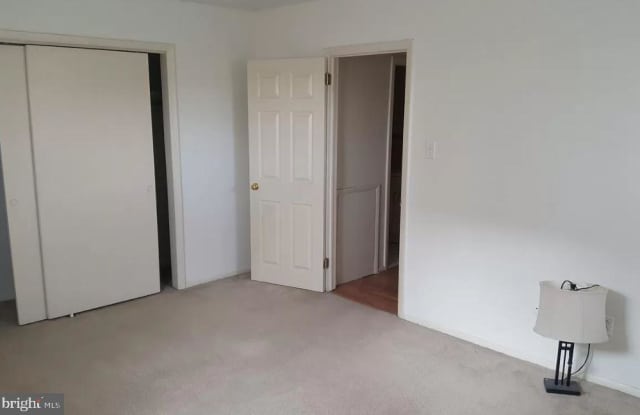 413 MAPLE STREET / ONE BEDROOM Gallery 4