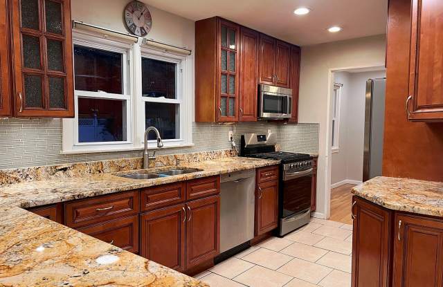 21 Hahn Avenue - 21 Hahn Avenue, Bergen County, NJ 07662