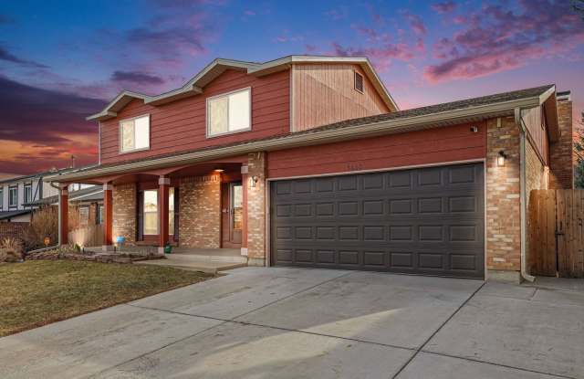 Spacious Home Wi/Large Fenced Yard + Covered Patio + Easy Denver/Boulder Commute photos photos