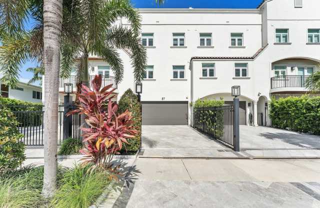57 ISLE OF VENICE Drive Gallery 3