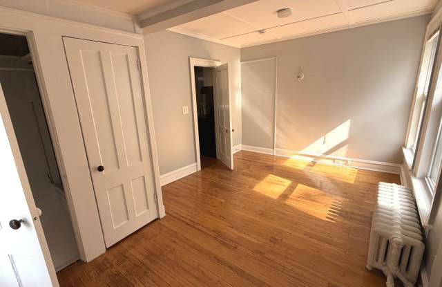 129 Quaker Lane S Gallery 4