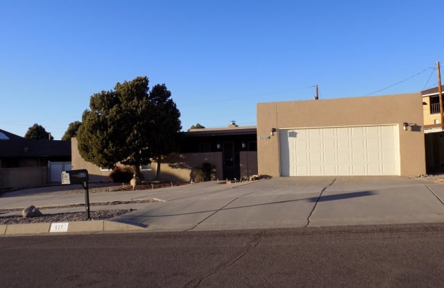 517 Monte Alto PI NE - 517 Monte Alto Place Northeast, Albuquerque, NM 87123