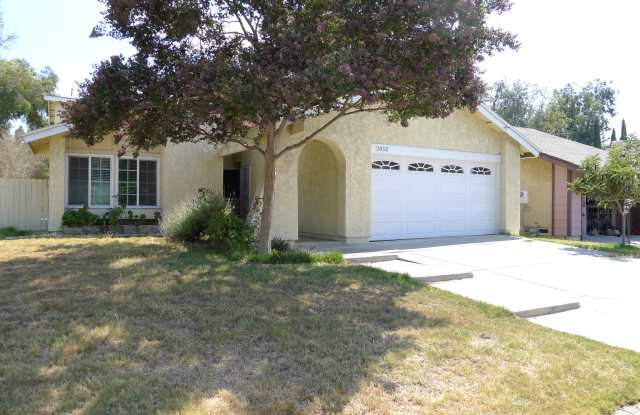 2052 E Loraine St photos photos