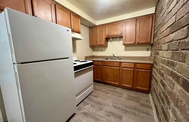 Second Floor One Bedroom Apartment! Built-In A/C, Off-Street Parking  More! Call Today! - 101 Kellywood Manor, Plum, PA 15068