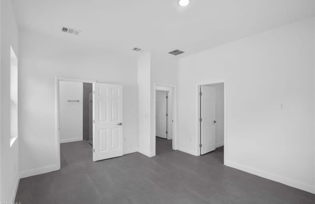205 Australian Dr Gallery 4