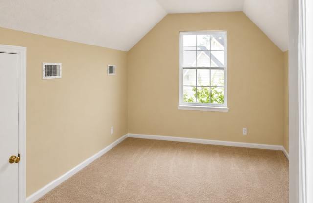 139 Laurelwood Drive Gallery 4