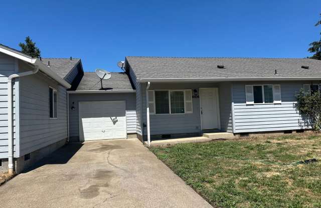 Updated 2 bedroom 2 bath triplex in Springfield! photos photos