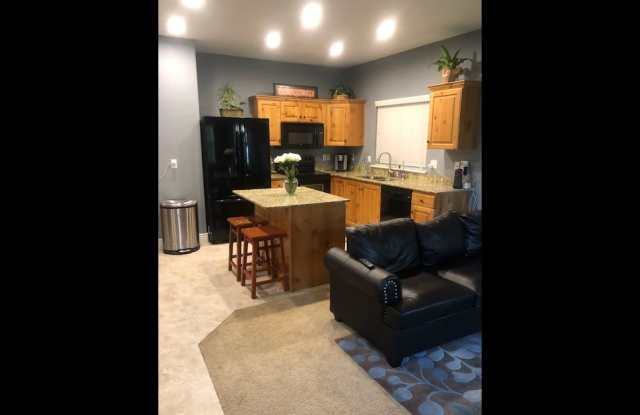 3855 E Cunninghill Dr Gallery 2