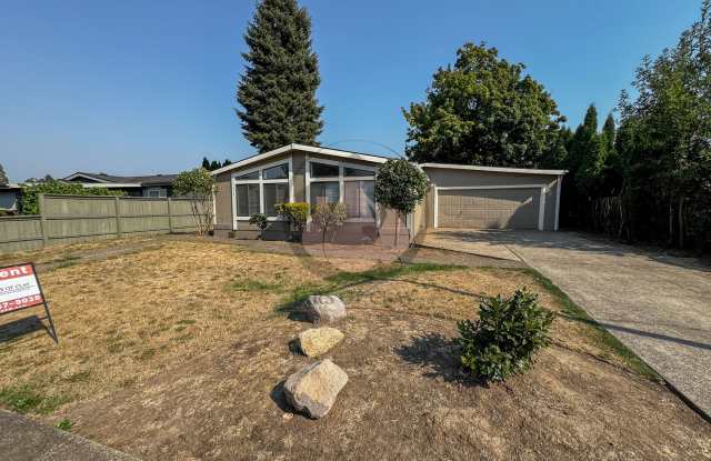 Charming Single-Level 2BR/2BA Woodburn Home | Attached Garage! Gallery 1