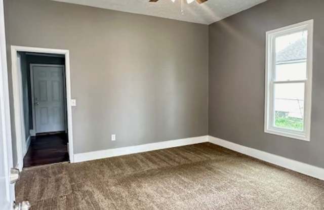 1 BEDROOM 1 BATH - Fenced in back yard - COZY HOME! Gallery 3