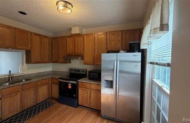 41546 Cornell Drive Gallery 3