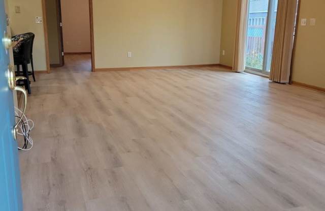Spacious Twin Home Gallery 4