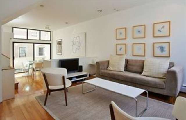 15 Lee Gallery 2