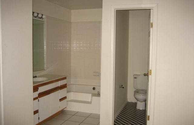 Green Valley Condo Gallery 4