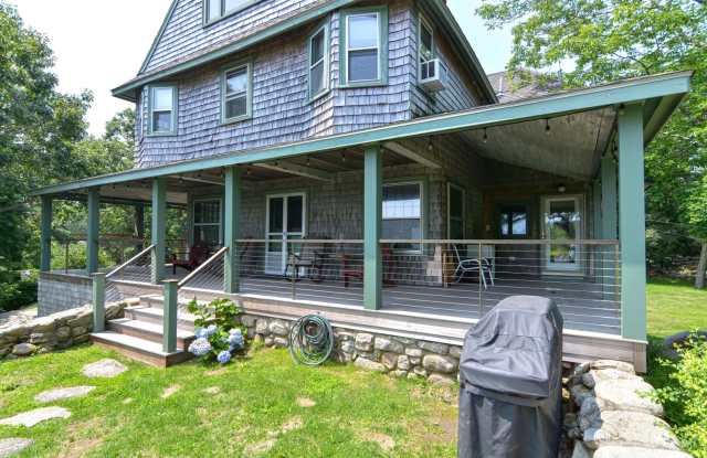 Stunning Victorian Winter Rental with Ocean Views! photos photos