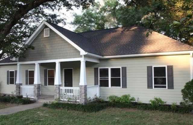 3597 Lakeshore Drive South West Gallery 3