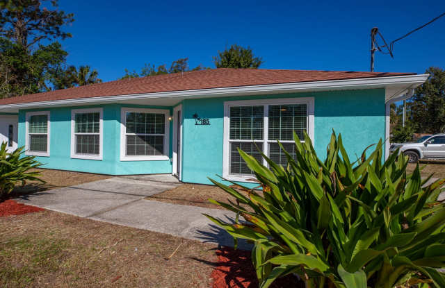 Adorable duplex in Atlantic Beach Gallery 3