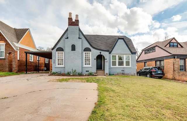 Available NOW!!! ***$300 OFF FIRST FULL MONTH'S RENT***Make This Charming Duplex Your Next Home! Gallery 3