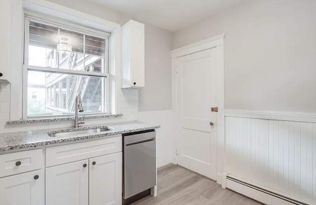 25 Roslyn St # 10 Gallery 3