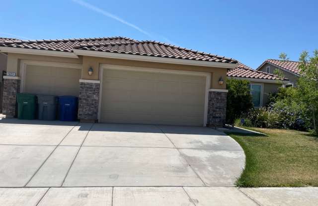 Available NOW – Beautiful 4-Bedroom, 3-Bathroom Home with Solar & 3-Car Garage! Gallery 3