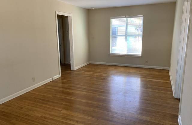 111 LADDIE PL Gallery 3
