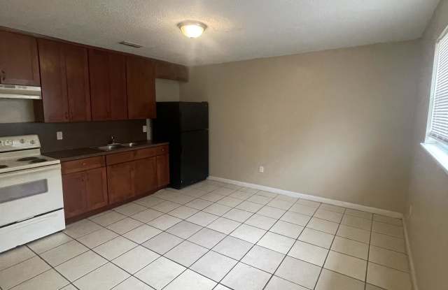 4237 Moncrief Rd W - 1 photos photos