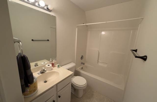 113 Manor Avenue - D Gallery 3