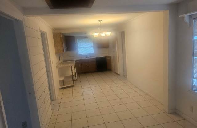 3865 ALADDIN Avenue Gallery 2