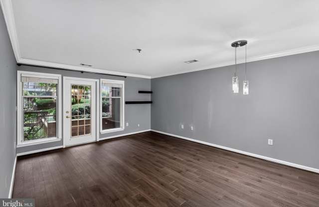 5565 SEMINARY Road Gallery 1