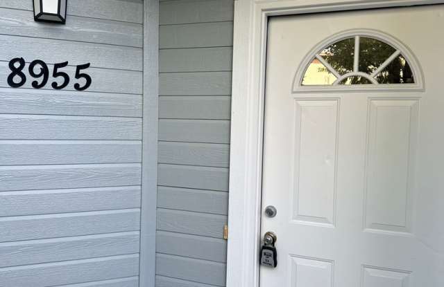 Cute 3 bedroom, 2 bath townhome with Community Pool in Boise photos photos