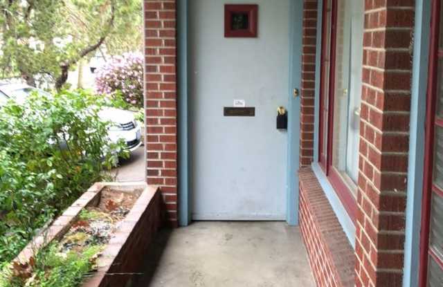 Spacious Upstairs 1 Bedroom/1 Bath Apartment Near Campus ~ Water/Sewer/Garbage Provided! photos photos