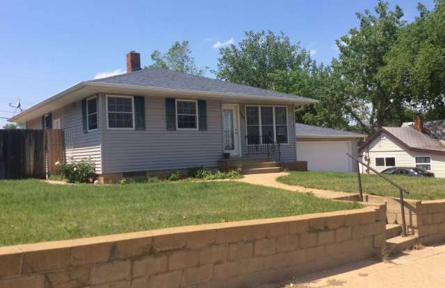 Single Family Home - 735 3rd Avenue West, Dickinson, ND 58601