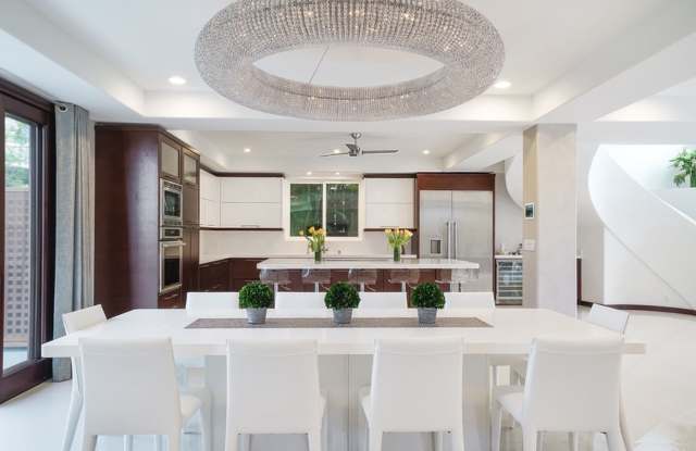 Diamond Head Villa: Luxury Gold Coast Retreat w/ Pool, Jacuzzi & Beach Access Gallery 4