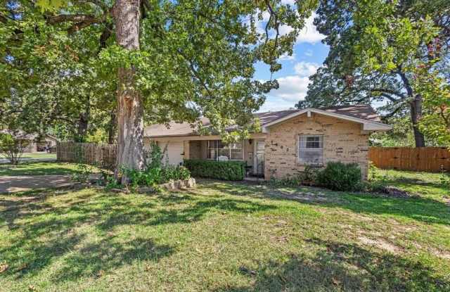 2902 W Day Street - 2902 West Day Street, Denison, TX 75020