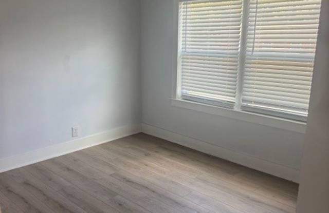 Two Bedroom 1 Bathroom-Fully renovated Gallery 4