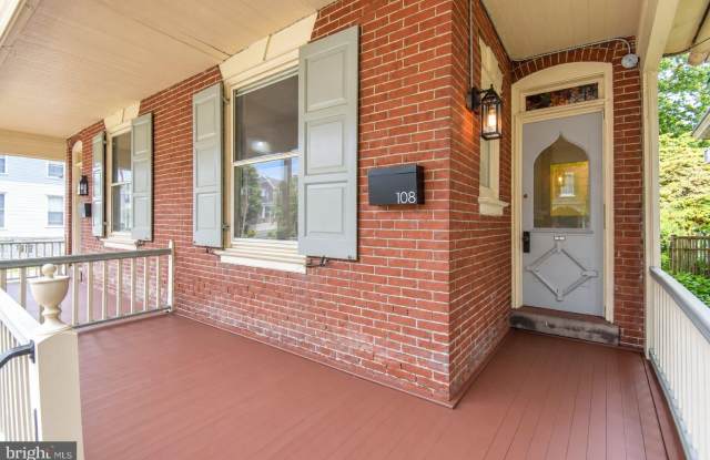 108 E WASHINGTON Avenue Gallery 2