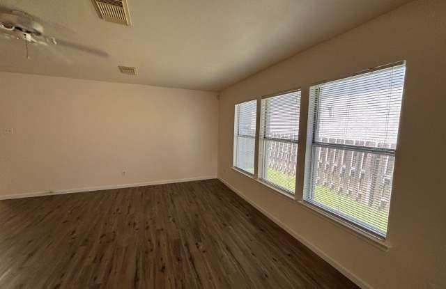 8214 CHESTNUT MANOR DR Gallery 4