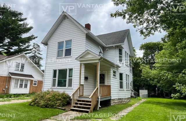 809 3rd Street - Upper photos photos