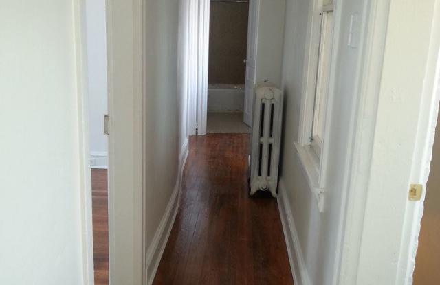 1046 E. Philadelphia St., Apt. 2 Gallery 4